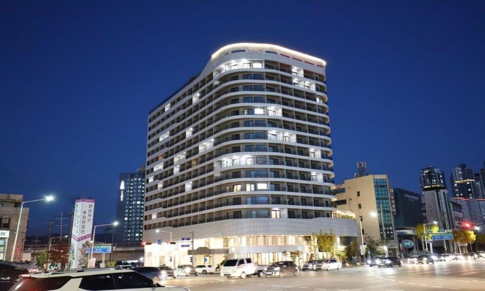 Chuncheon Eston Hotel Екстериор снимка