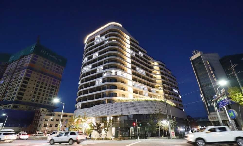 Chuncheon Eston Hotel Екстериор снимка