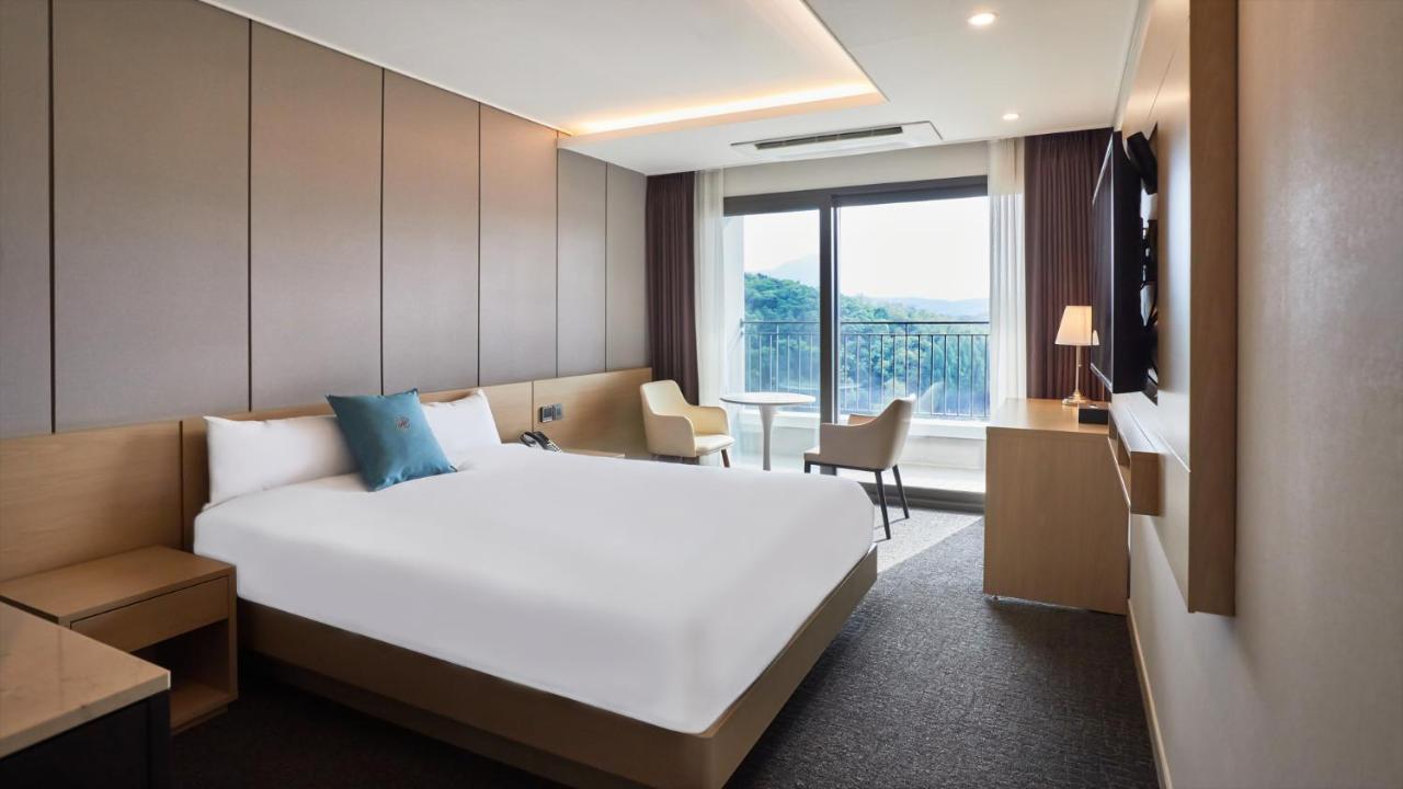 Chuncheon Eston Hotel Екстериор снимка