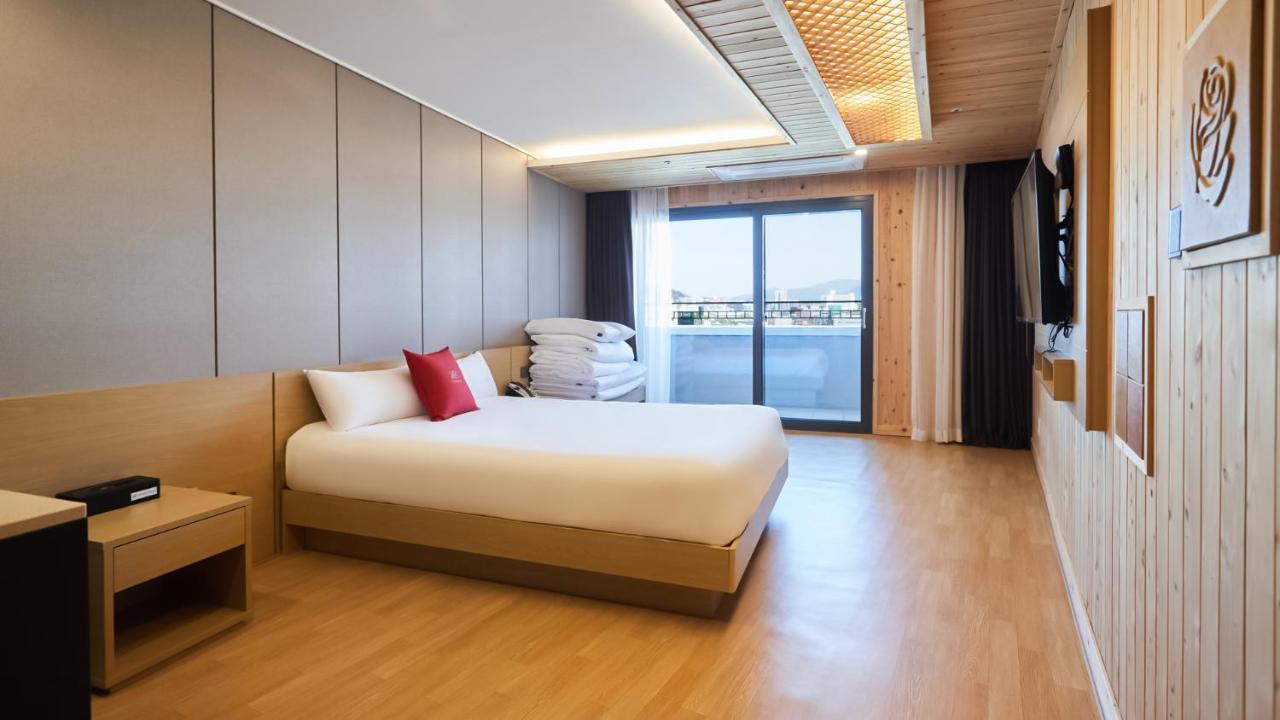 Chuncheon Eston Hotel Екстериор снимка
