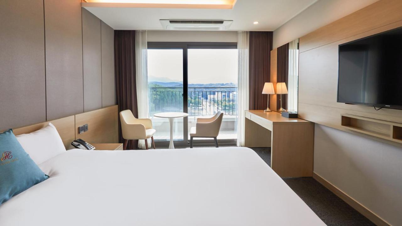 Chuncheon Eston Hotel Екстериор снимка