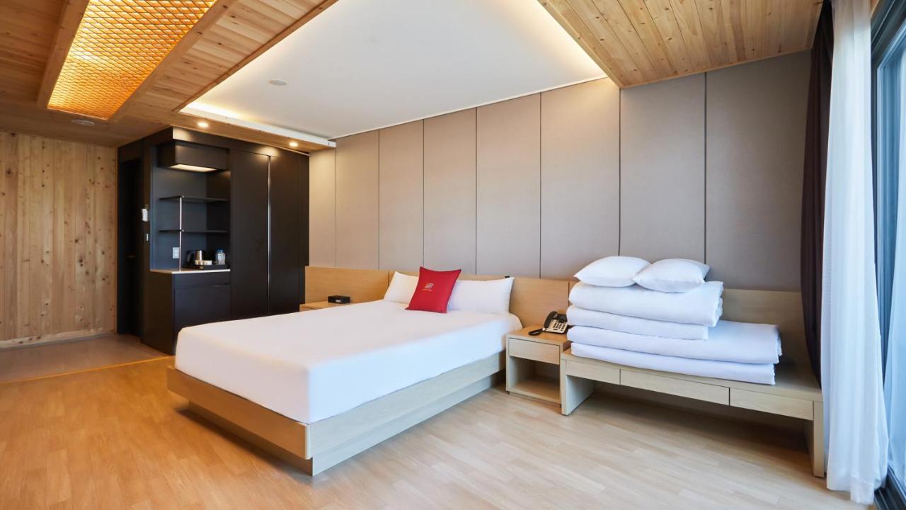 Chuncheon Eston Hotel Екстериор снимка