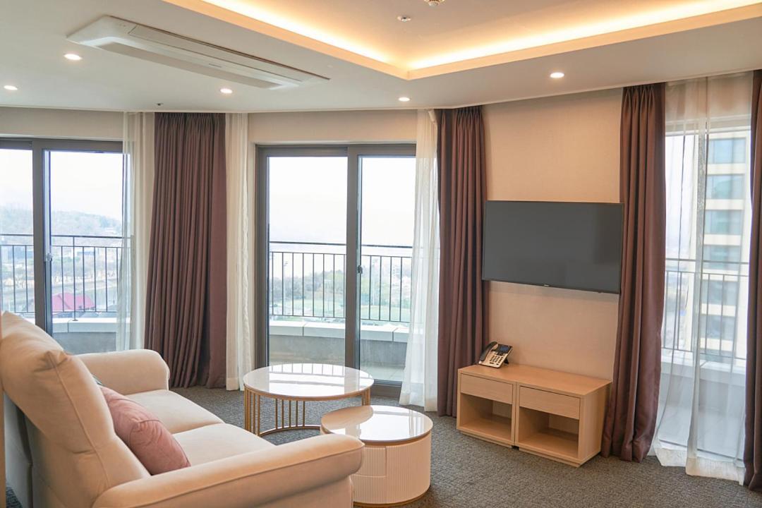 Chuncheon Eston Hotel Екстериор снимка