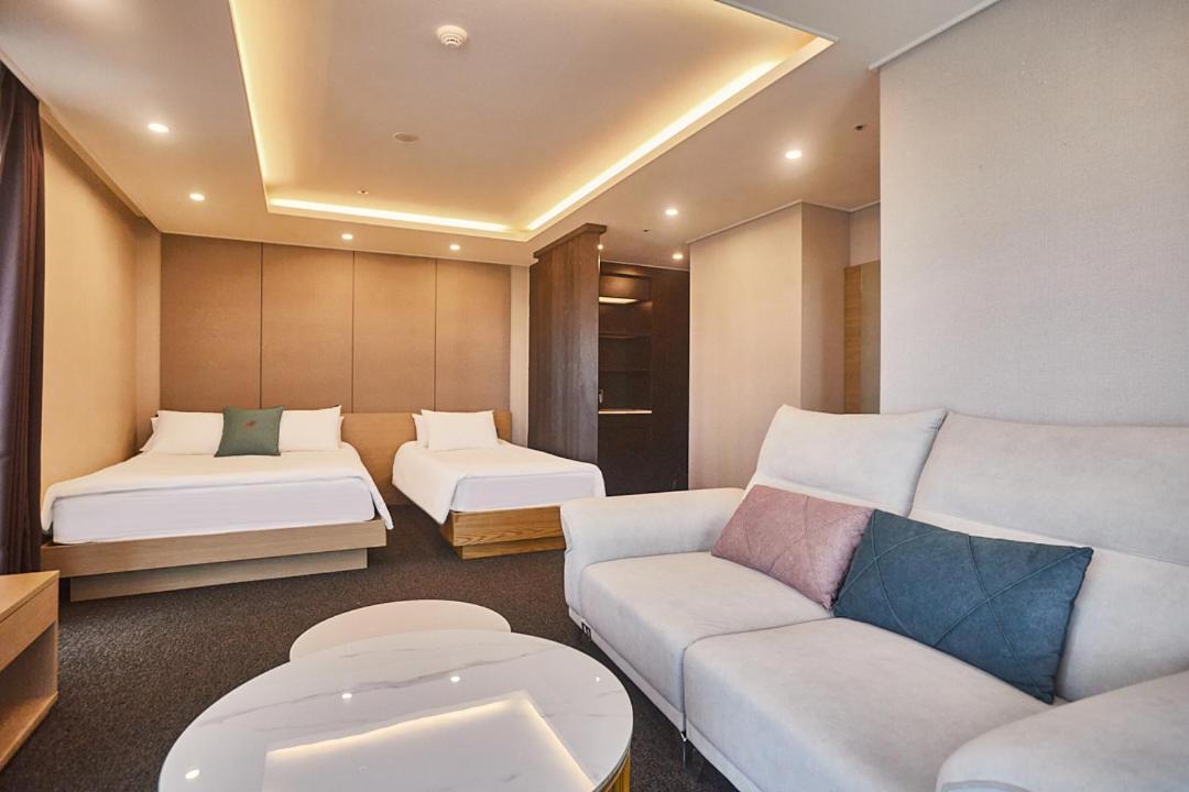 Chuncheon Eston Hotel Екстериор снимка