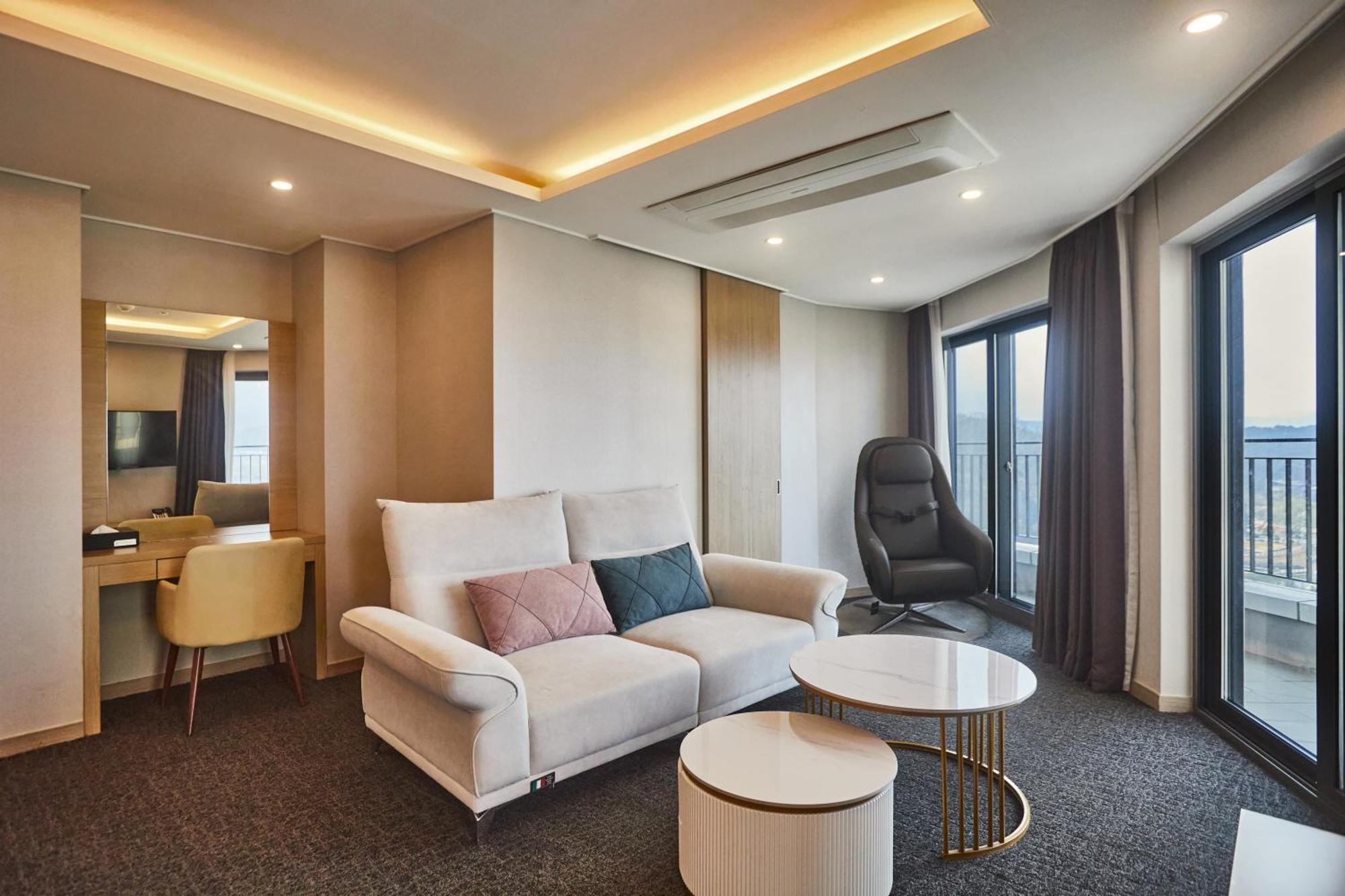 Chuncheon Eston Hotel Екстериор снимка